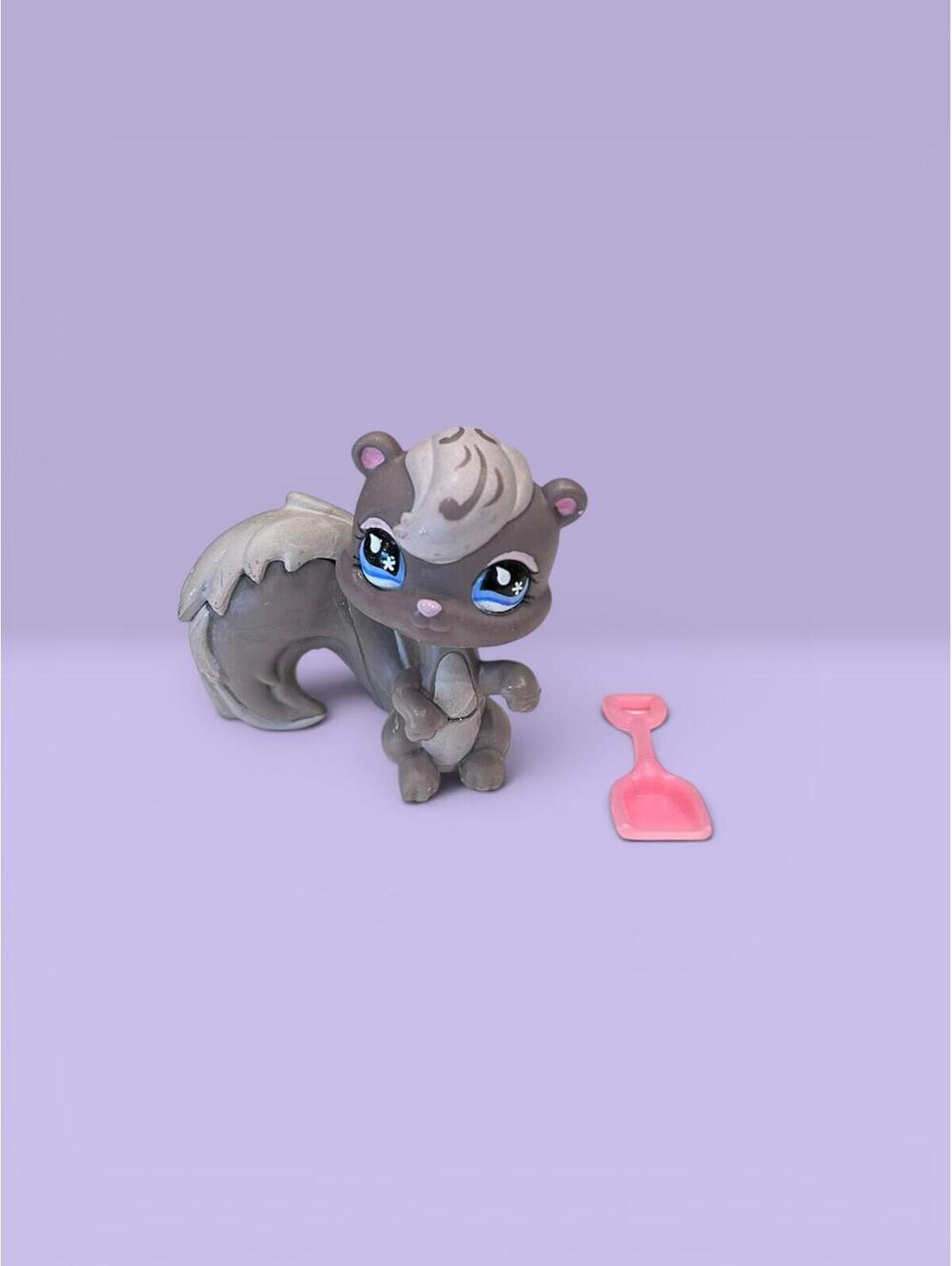 Littlest Pet Shop Squirrel #484 with Shovel Hasbro LPS